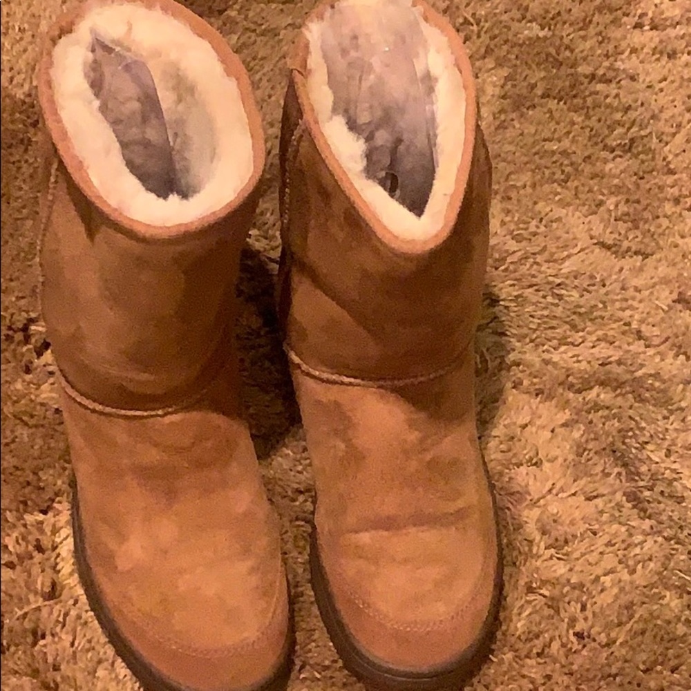 Khaki Ugg Boots 🥾
